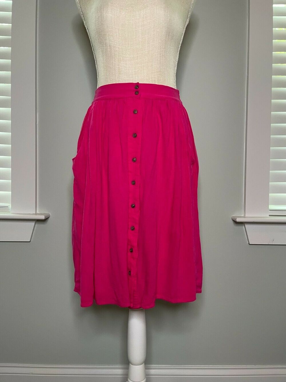 She + Sky Fuchsia Front Button Down Lined Flowy Knee Skirt Pockets Pink Small S